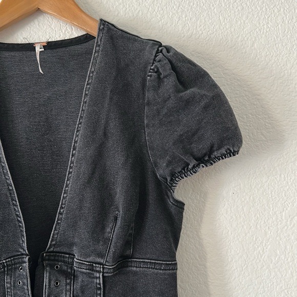 FREE PEOPLE something sweet v neck Black Denim Mini Dress with Puff Sleeves sz 4 - Picture 2 of 6